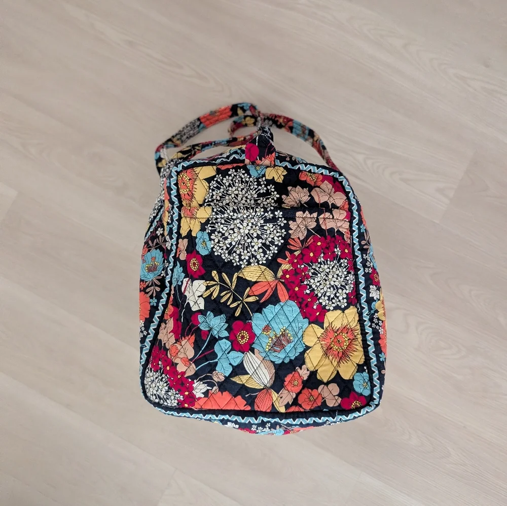 Vera Bradley Medium Duffle Excellent Happy Snails - Picture 10 of 13